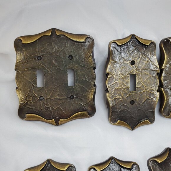 Vintage 7-Piece AMEROCK Metal Outlet & Switch Plate Covers Antique Brass Finish - Picture 6 of 10